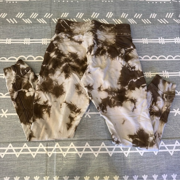 Lot of 4 Lululemon Size 6 Pants, Yoga, Sweatpants, Joggers, great condition! - Picture 14 of 15